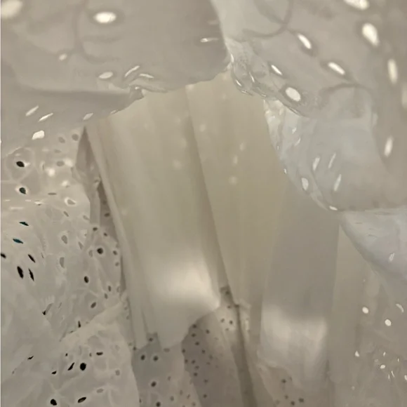 Elegant White Maxi Dress - Picture 6 of 7